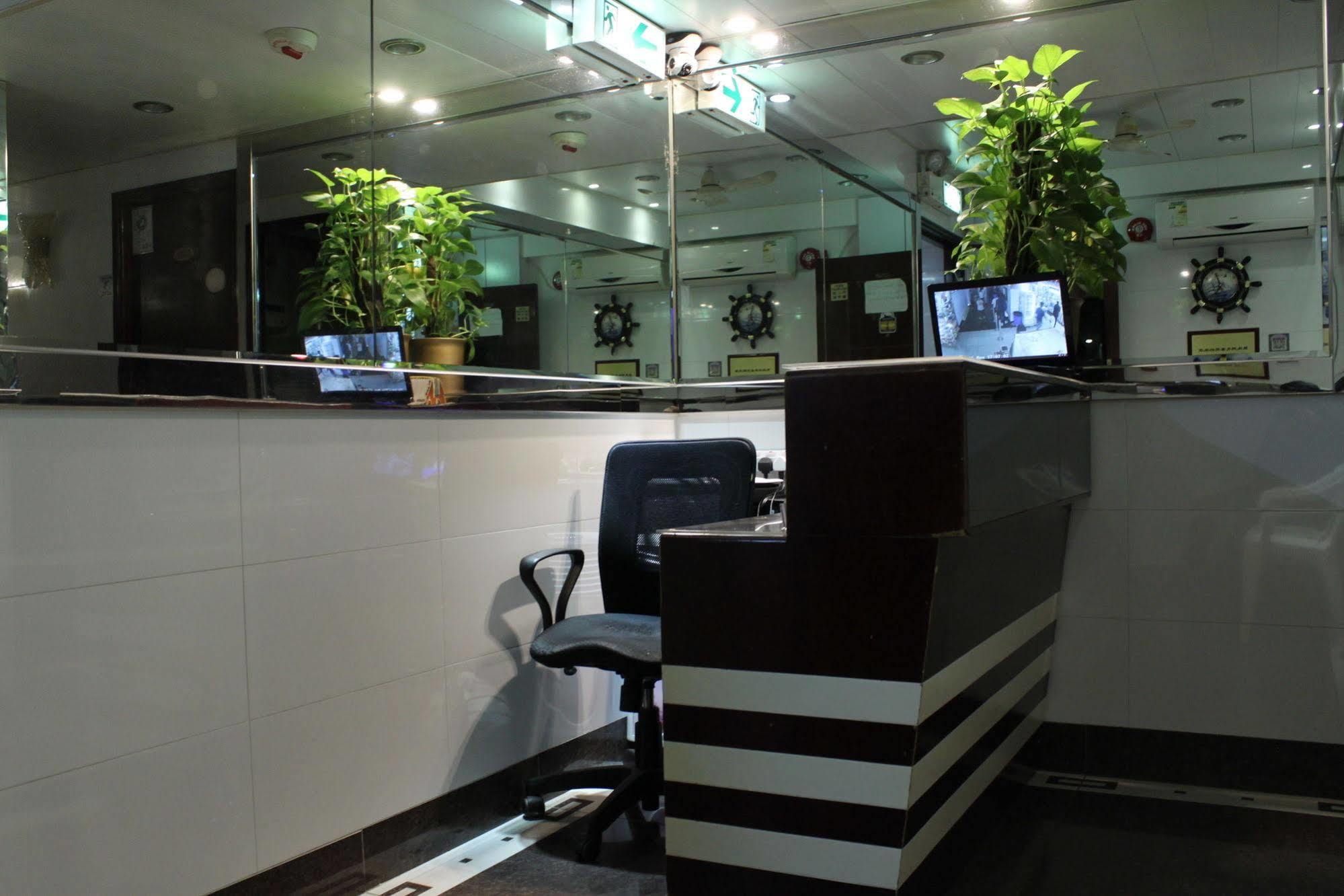 New Chung King Mansion Guest House - Tower C Hong Kong Ngoại thất bức ảnh