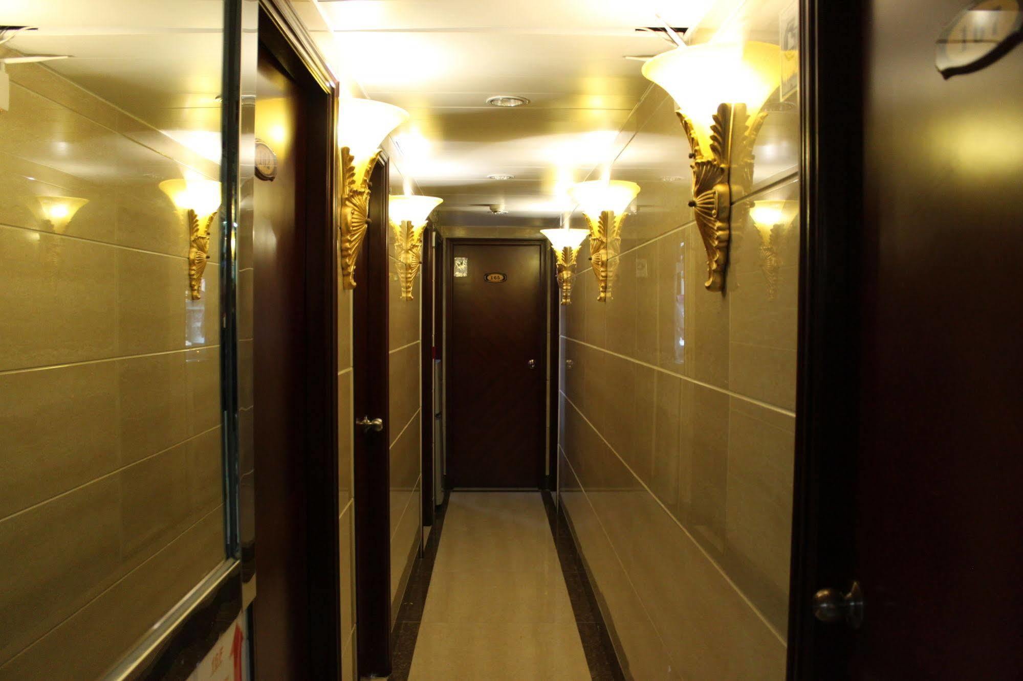 New Chung King Mansion Guest House - Tower C Hong Kong Ngoại thất bức ảnh